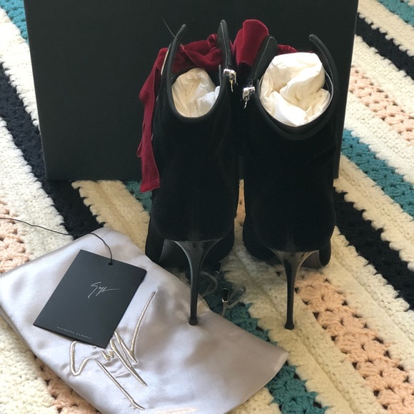 Giuseppe Zanotti JEANNINE Velvet Lace-Up Bootie - Picture 5 of 8